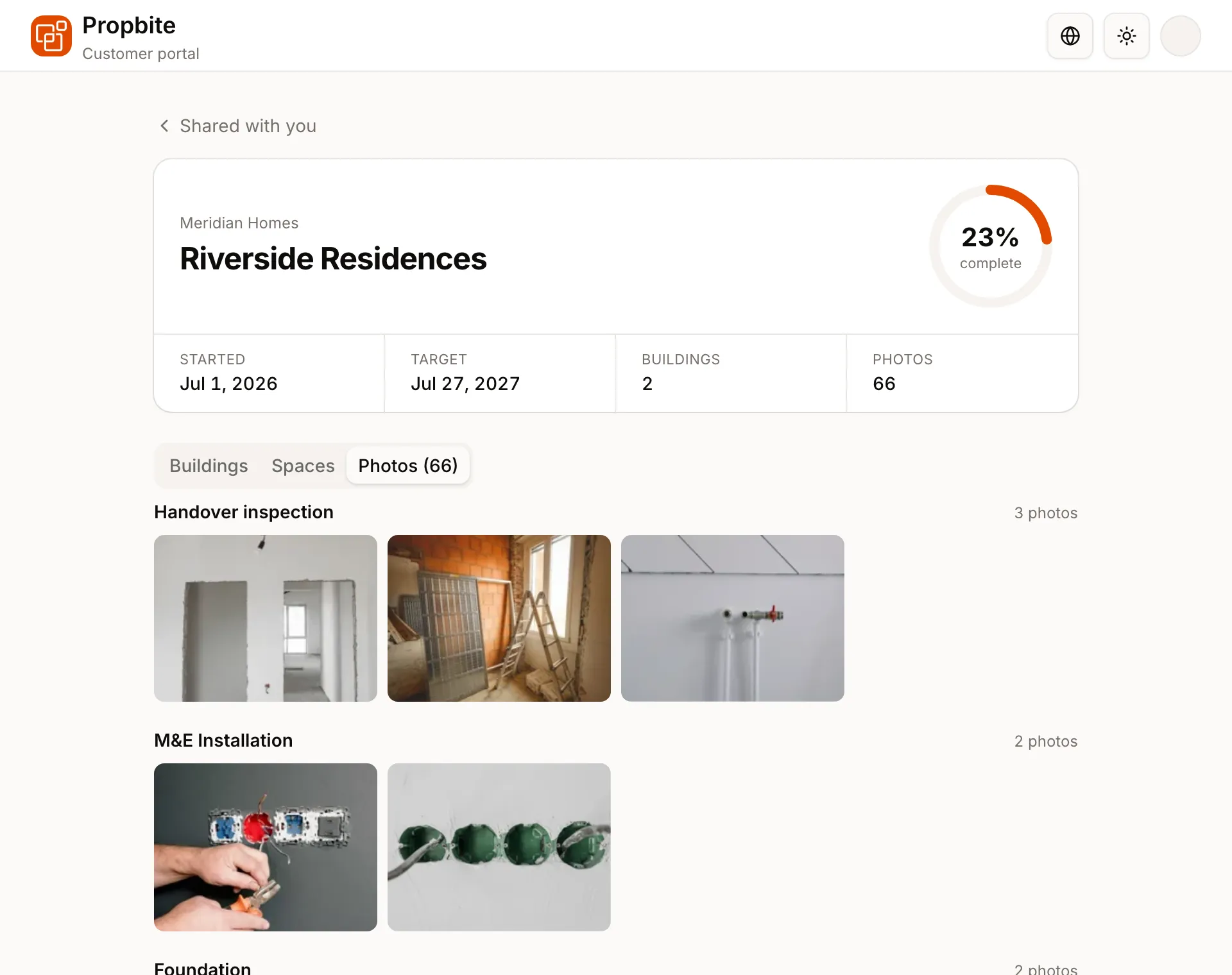 A project in the customer portal: overall progress, key dates and site photos grouped by milestone